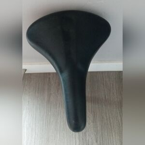 ComfortRide Black Bike Saddle - Ergonomic Replacement Seat